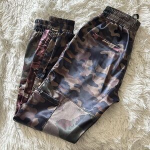 Manière De Voir Camouflage Jogger Pants